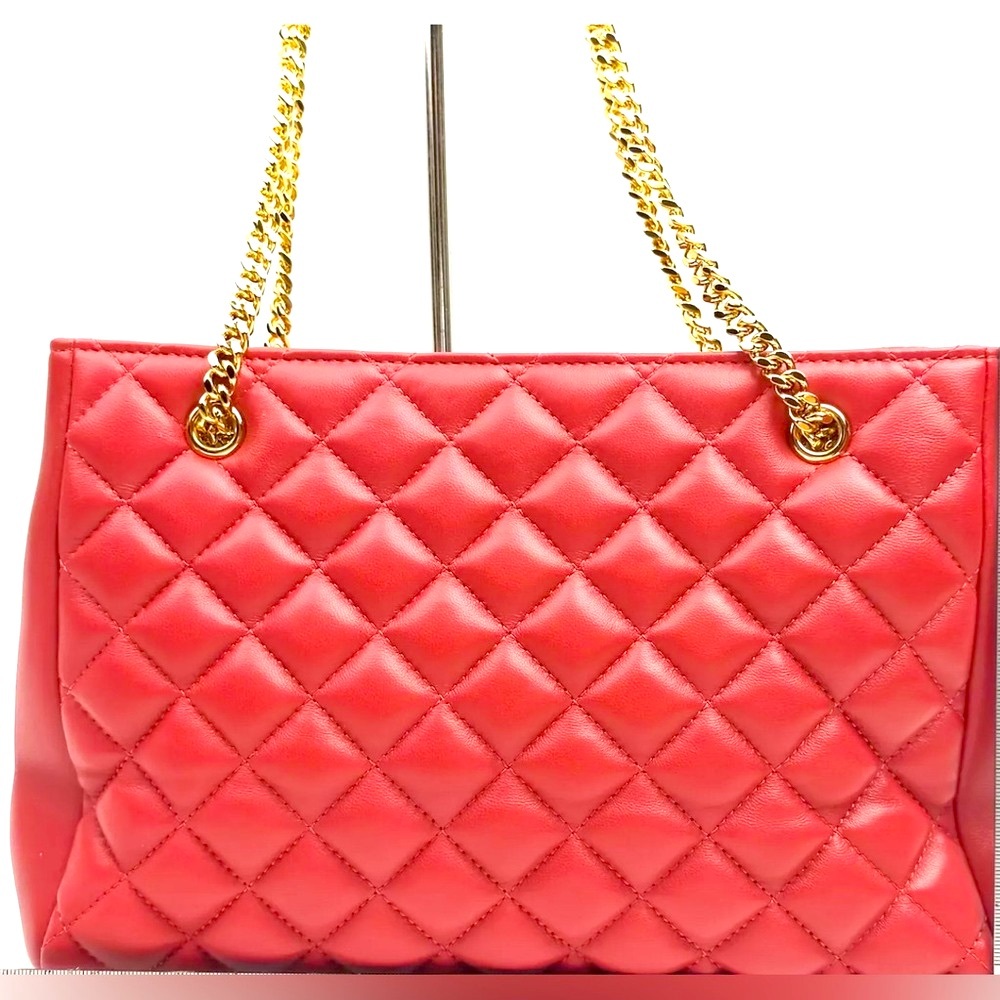 ❌SOLD❌Versace Medusa Quilted Leather Tote Bag - Picture 3 of 10